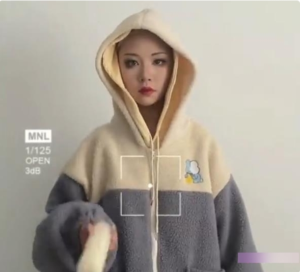 奇妙独家推妹妹光剑变装推刘畊宏跳舞女孩