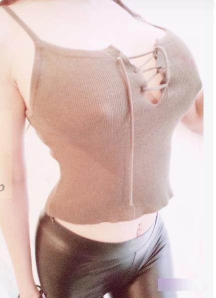 斗鱼人气火爆的稀缺资源：精选网红巨R小仙女麻酥酥呦的最新作品合集