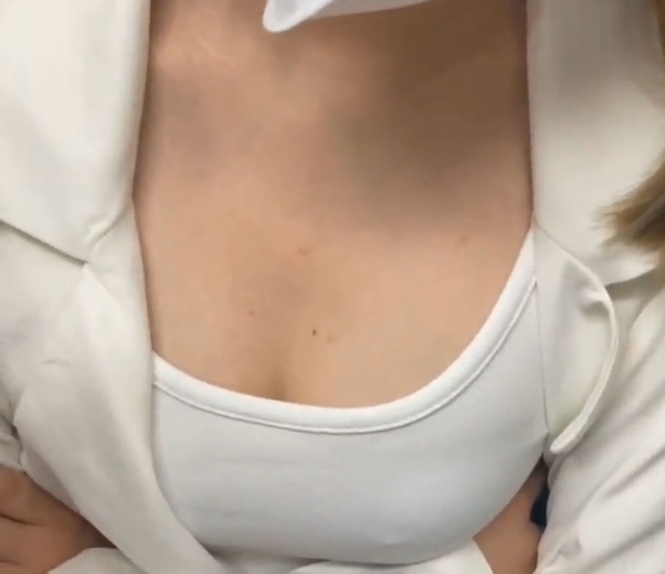 地铁上的高质量高清近距离拍胸瞬间，内衣展示闪现，nV3.8GB百度云资源