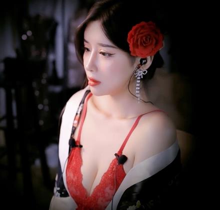 妈妈~儿仔:小恩雅自拍新剧情,30分钟时长,1V-1.3G