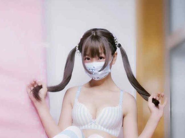 液液酱YeYe高人气视频合集，5.5G超级爆！