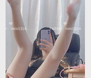 推特网红少女-小袍子，粉嫩皮肤，1V599M不明液体视频，小神秘处下载