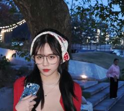 Ceasonshot99:女神级高颜值御姐风户外露脸图集,电脑墙纸校服调皮