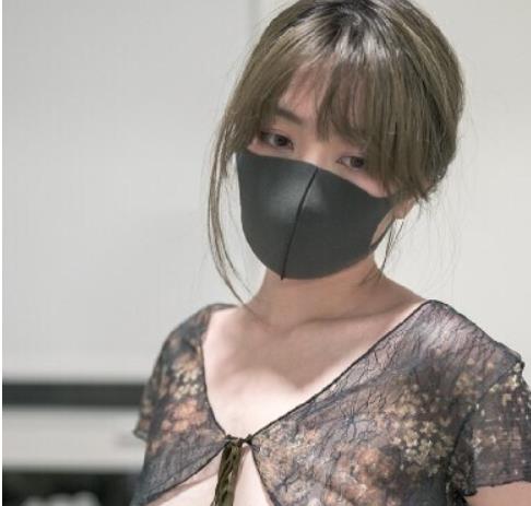 《互动练习手册》：虎牙美女网红HongKongDoll黑丝诱惑，场景互动，铁粉必备！