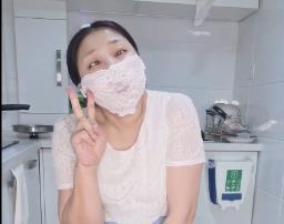 豐滿熟女桃子冰自拍爆火短片，时长5分21秒，观看30W+次