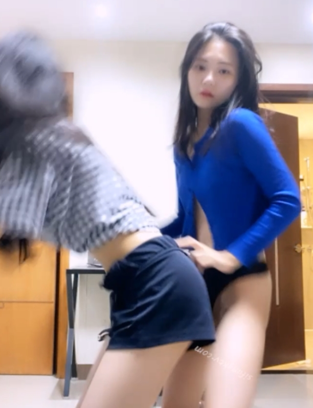 土豪重金定制：身材无敌美女姐妹花出租房给力PK热舞8V1.23G百度盘