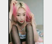 上官宝贝全集资源：自拍直播时长，振棒假阳J全程实录，学校姬的魅力，下载观看！