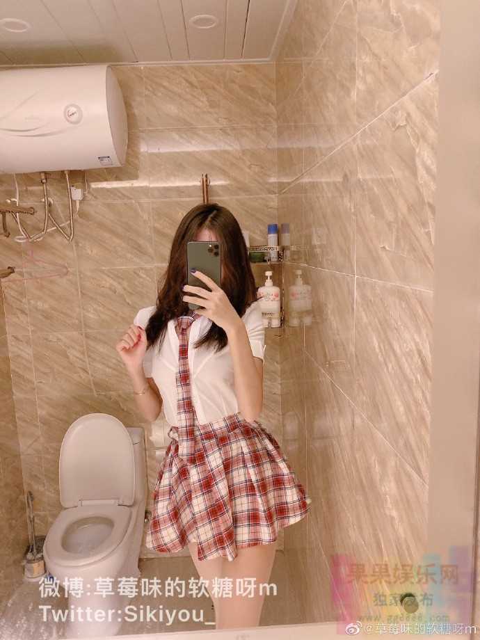 草莓味的软糖:模特身材妹子穿搭,COS风格作品,直播平台大长腿