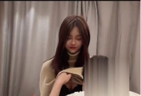 高颜值的边缘学生妹，乖巧可爱