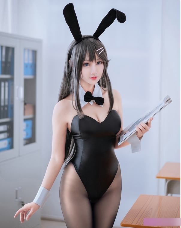 羽生三未的7套图集：兔女郎与精灵花嫁