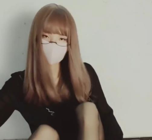 推特伪娘TS-jinwanxuan1999：高端硅胶球与牛奶互动，39V3.5G作品集