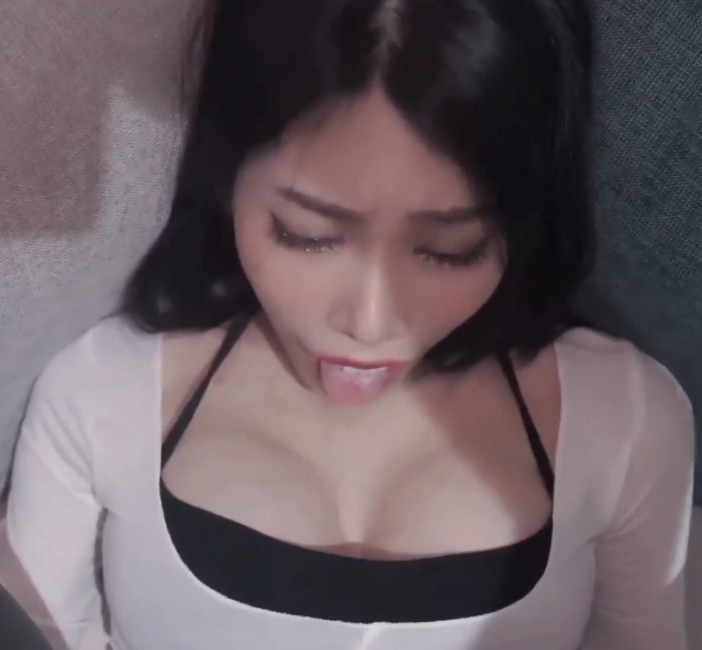 自行打包：漂亮美女牛仔裤开破洞，撅着屁屁被大物件无屏障进入花，解压密码方式，手机电脑观看