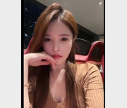 网红美女医疗美容院股东,翘臀自拍美容作品,视频大小6V-1.5G