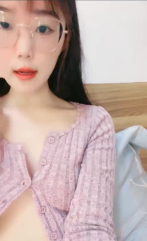 火箭118v47g：眼镜反差婊的收藏热议