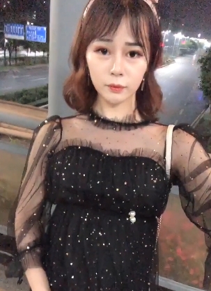 火爆网红张思妮有尺度合集:宅男虎牙、界顶斗鱼女主播、柔和清纯模样、奇怪棒子神秘处、伪娘逛街商场女厕