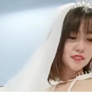 2.5G视频精选女主播撞衫：白色婚纱、沙滩贝壳、小妲己斯文妖艳，谁丑谁尴尬？一口甜甜给你！