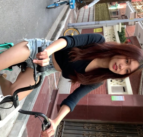 美女穿牛仔裤长腿翘臀视频（百度云）