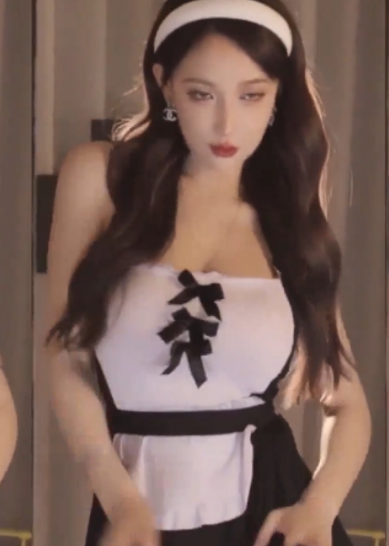 米娜大摆锤合集：两只大白兔诱惑顶级表演