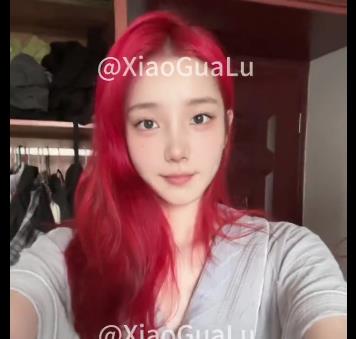 小瓜陆[19V-981M]：美少女自拍资源，道具秀首秀图集，颜值身材福利姬