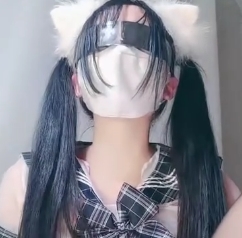 “黑丝JK妹子自玩3小时，喷泉放飞自我，1V+2.15G视频百度秒传”