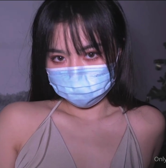 网红nana闪亮黑丝翘二郎腿互动1v+视频500m,百度盘下载