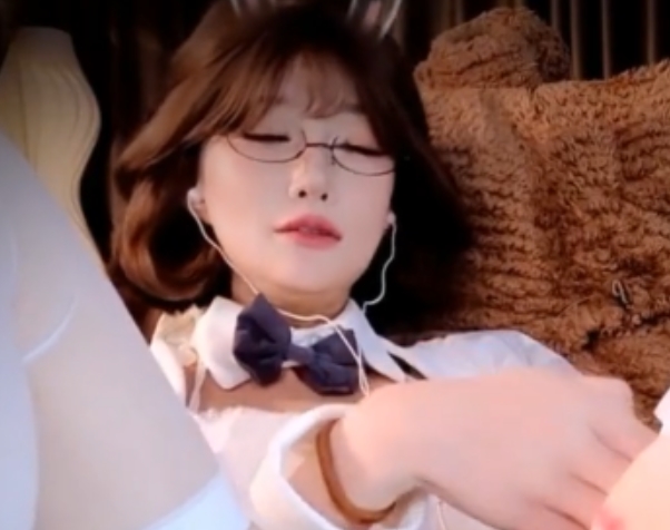 虎牙张爱玲粉丝祭:1v+300m视频大放送,百度盘独家搬运