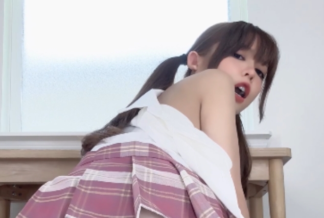 乱来妹子KittyKum189.5g视频合集,亚裔妹子黑丝护士