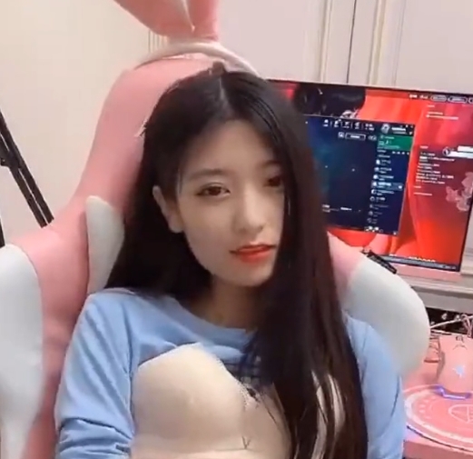 英雄联盟主播月月大小姐1v1挑战65m,精彩对决收藏无数