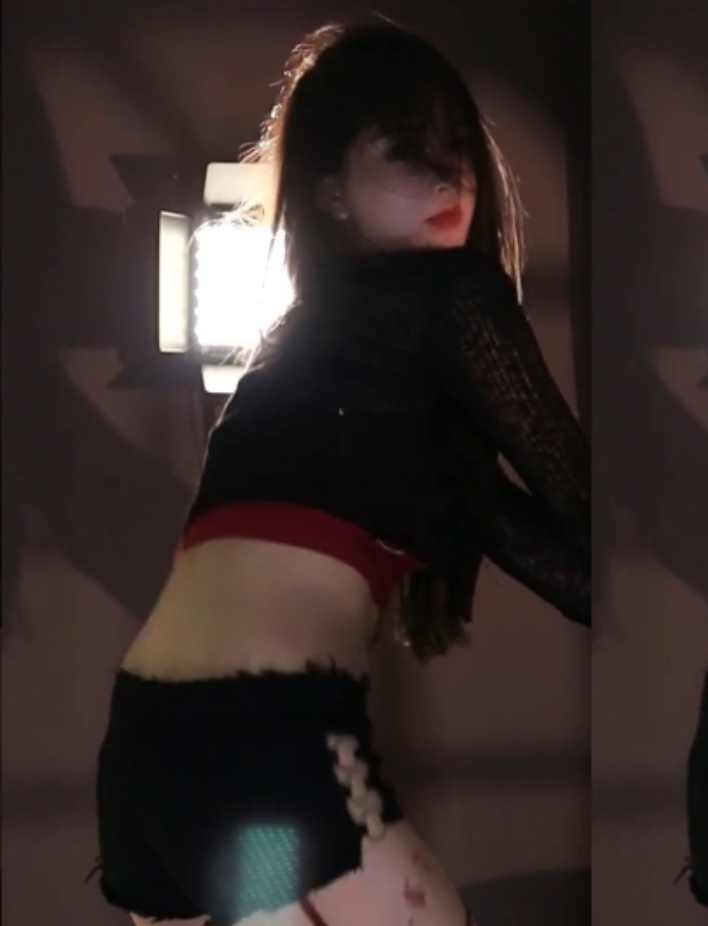 南妹儿呀热舞合集：原版无水，百度盘转载，23b+4.13g视频大小