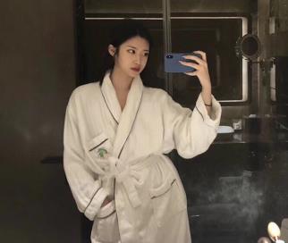 神秘推特女炮手餐妞卿-自拍不露脸，小哥哥棒棒糖下水道[253V-2.1G]