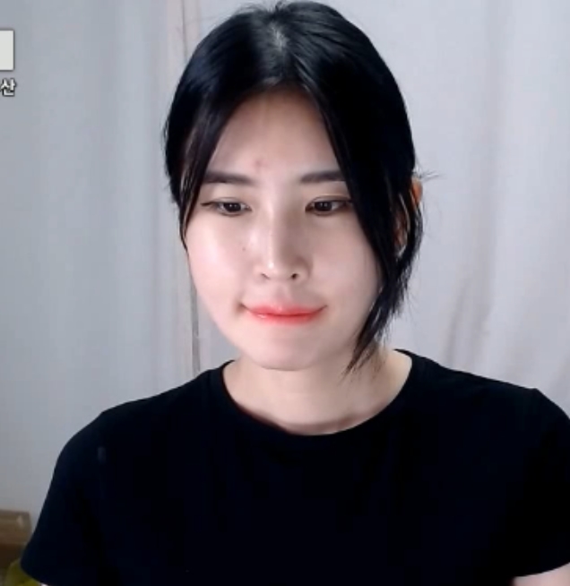 韩国主播ekgp：H级丰乳胖臀御姐甩奶按摩高清视频17.4GG