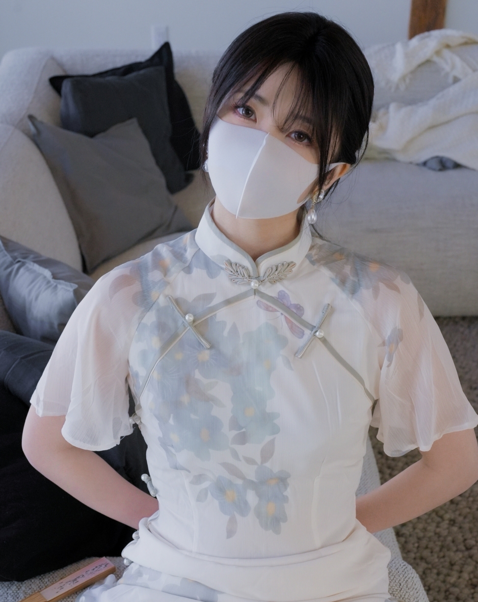 根据您提供的内容,为该商品取一个独家合集:玩偶姐姐HONGKONGDOLL视频大放送,含辉夜姬和JVID婕咪资源,总计nV+335G!