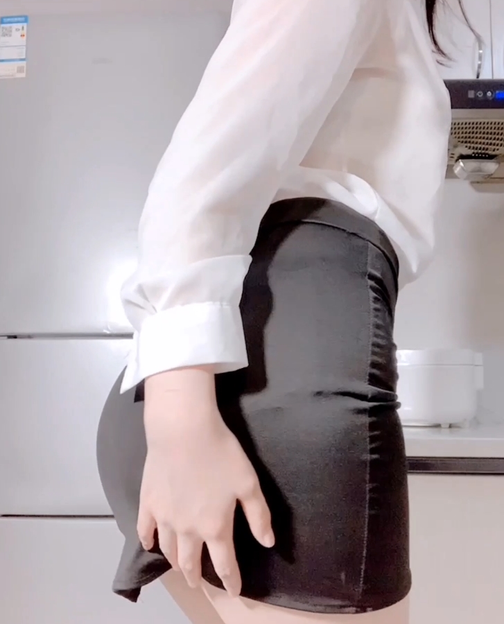 “飘零月月酱”合集：49.7g视频收藏，补百度ED2K资源，甜甜时期的皮质绑带