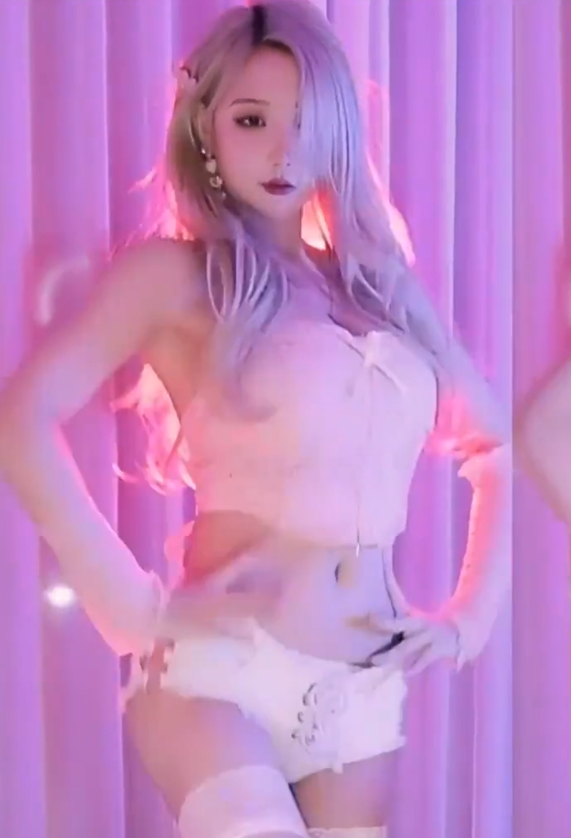 AI脱衣热舞对比!盛鸽有鱼斗鱼米娜Minana呀,超能表演震撼你的视听!