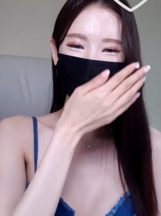 魅力和才华,依然能够吸引大量粉丝的关注。Sys27033的直播视频不仅数量众多,而且每一集都是精品,让观众们享受到了高品质的娱乐体验。如果你也是他的粉丝,不妨收藏一下他的直播视频,每一次观看都能带给你不一样的惊喜和乐趣。