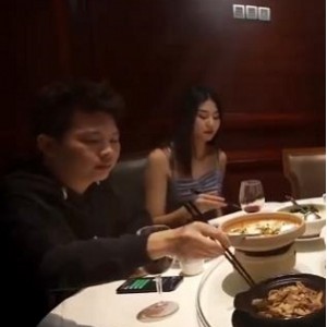 ，观众可以更加贴近主角Q的生活，感受到他的真实性和可爱性。总的来说，《堕落人Q四部大合集》是一部内容丰富、制作精良的作品，不仅展现了Q的个人魅力，也传递了团队合