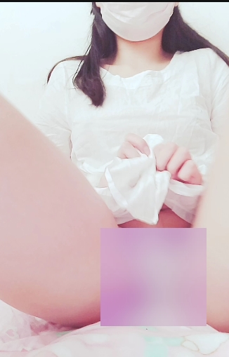 是斗鱼平台上的一份珍贵私藏,汇集了宅男们心中经典的粉嫩软妹铃铛的绝版浮力姬作品。视频数量27个,总大小990MB,清晰细腻,让您尽情欣赏铃铛的每一个可爱细节。绝对是收藏社保级别的珍藏!27V990MB