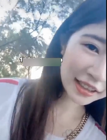 网红玲玲：身段纤细吸引男粉丝，作品合集精彩不容错过