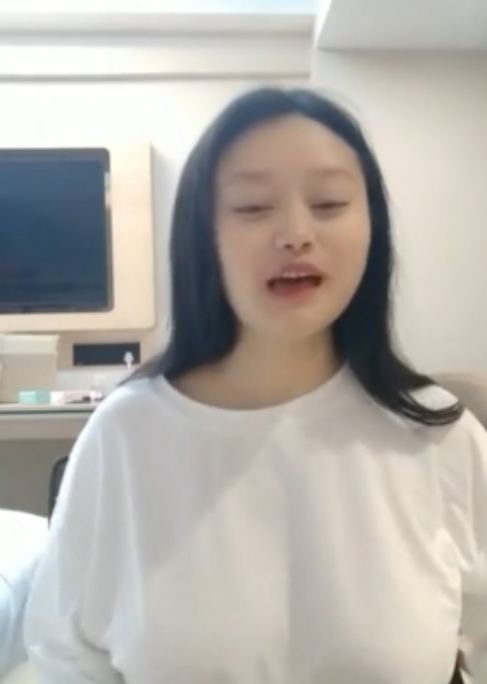 小毒甜：户外直播新星，8v7.4g视频收藏珍品