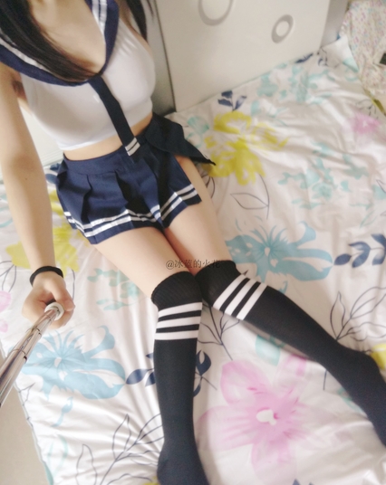 虎牙超人气美女童颜大球浮力姬秦艽小彩虹学生服合集：2v155M