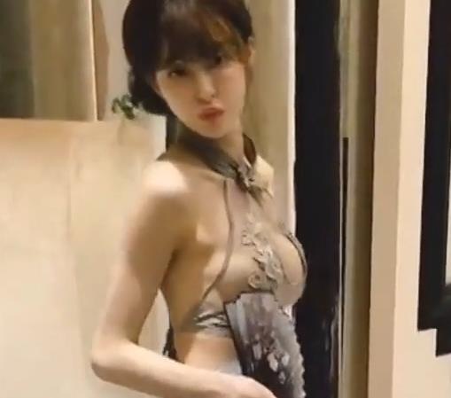 SWAG颜值担当Cartiernn珍藏合集:14个视频记录3.7G精彩瞬间与大长腿魅力