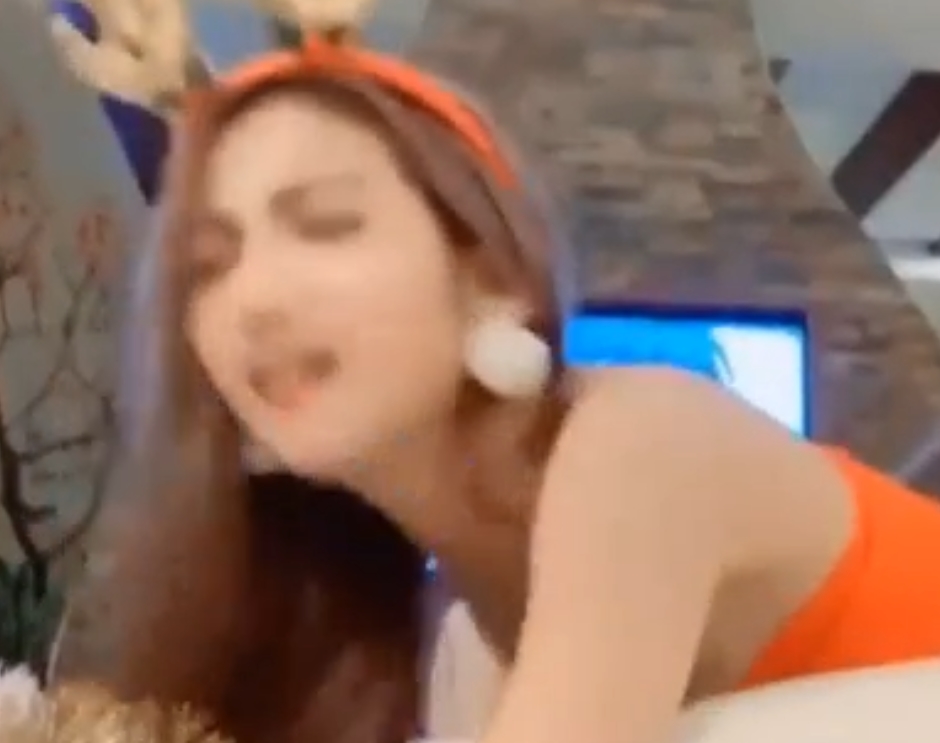 校花级网红韩士博勉强赚币，第一次上传视频展示美妆技巧，每个视频都让人印象深刻！