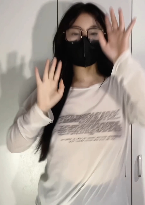 [转载搬运]+推特新晋热舞福利姬无刺榴莲+最新变装热舞合集+[10V+1.15G][百度盘]