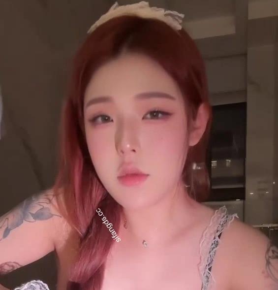 真人魅魔TS宝军自拍露脸视频打包下载，颜值超百分之90，时长26分钟！