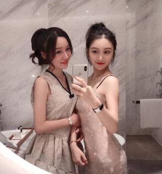 清纯女神晓雅抖音合集2V1.3G，自拍作品，精彩不容错过！