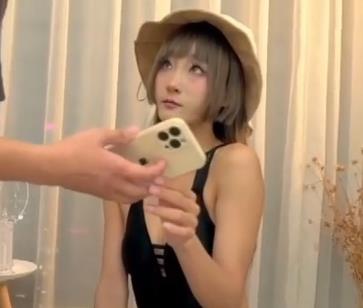 八线演员自拍童梓安自我救赎合集1V770M，海边清新小姐姐