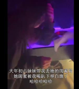 抖音甜美小姐姐精彩合集1V470M，酒吧闺蜜生日自拍