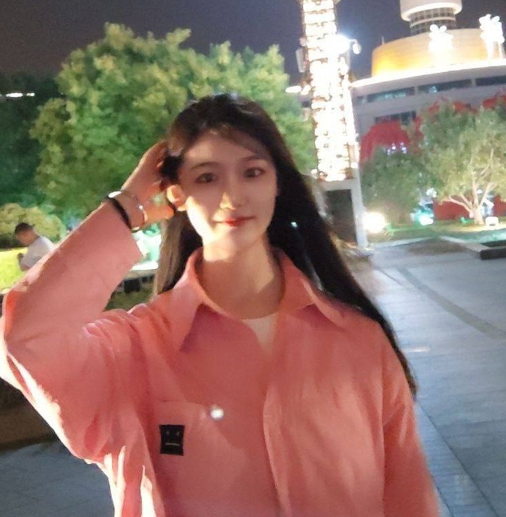 重庆美女李欣泄密照片159张,1.14G存储空间惊艳豪华奢华