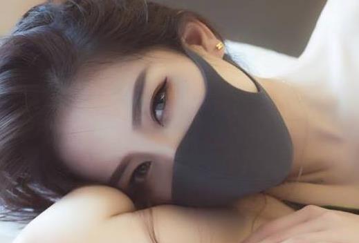 付费定制某推女神xiaogumaS最新佳作1.2G,颜值身材双顶尖,超长美腿引人注目