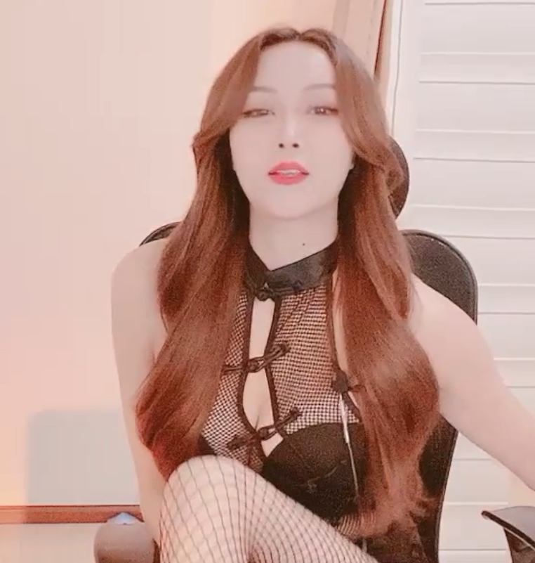 女王ANNVV(CNNANA)最新合集108V155.2G,收藏191